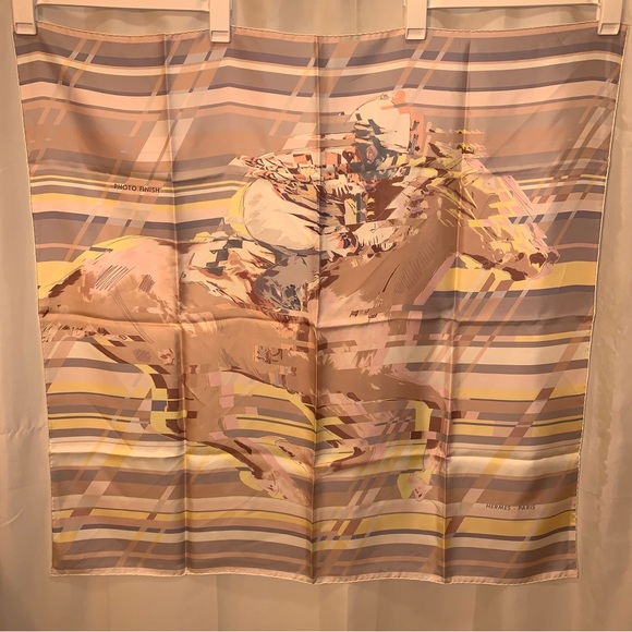 RARE! auth HERMÈS silk twill PHOTO FINISH scarf - Picture 2 of 16